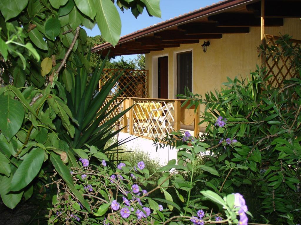 Hotel S'Alzolitta Magomadas Habitación foto