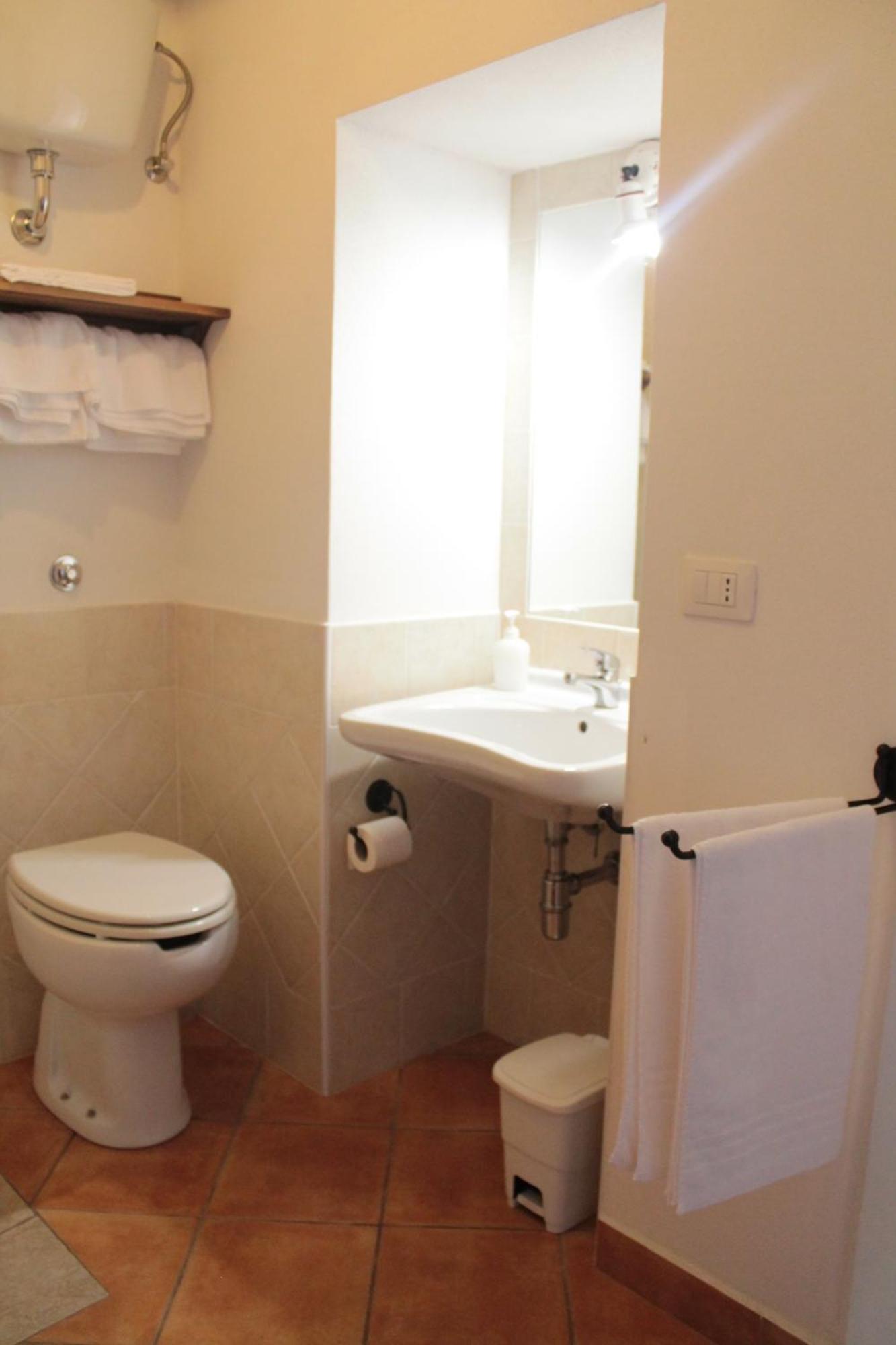 Hotel S'Alzolitta Magomadas Habitación foto